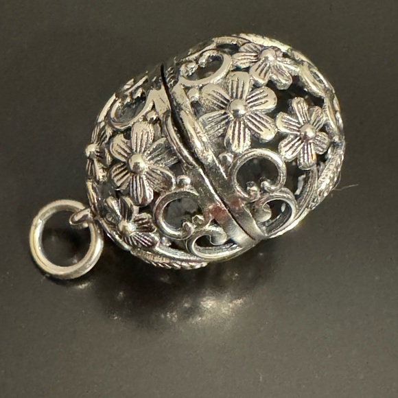 Sterling Silver Filigree Egg Locket - Picture 4 of 8